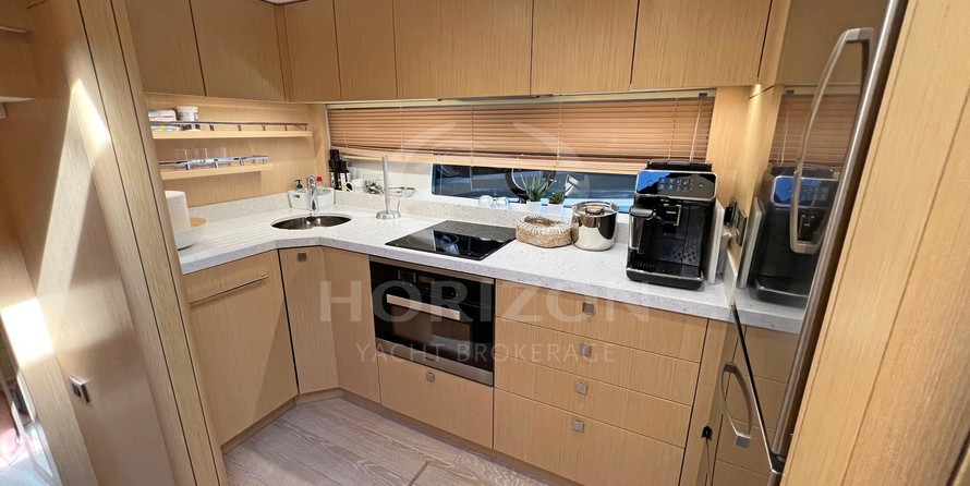 Sunseeker Predator 68