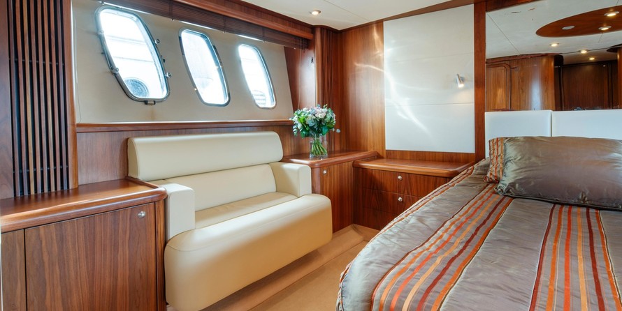 Sunseeker Predator 72