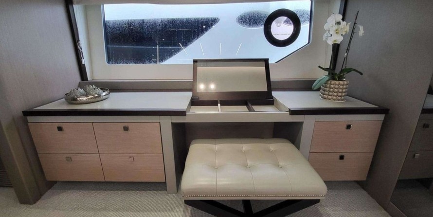 Sunseeker 76 Yacht