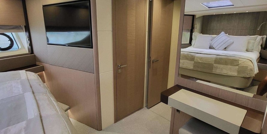 Sunseeker 76 Yacht