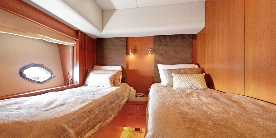 Sunseeker Predator 82