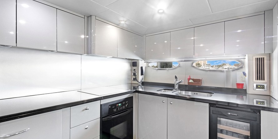 Sunseeker Predator 82