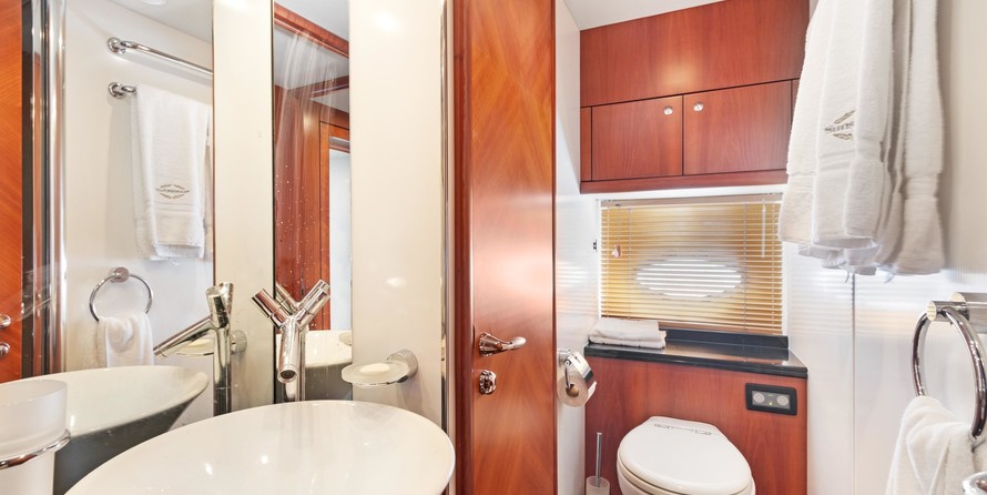 Sunseeker Predator 82