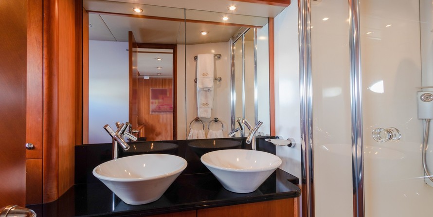 Sunseeker Predator 82