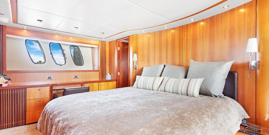 Sunseeker Predator 82