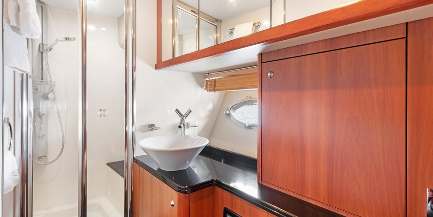 Sunseeker Predator 82