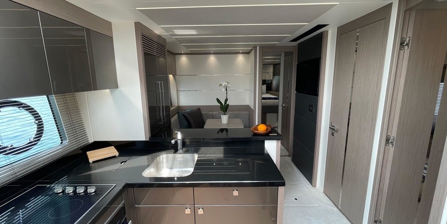 Sunseeker 74 Sport Yacht