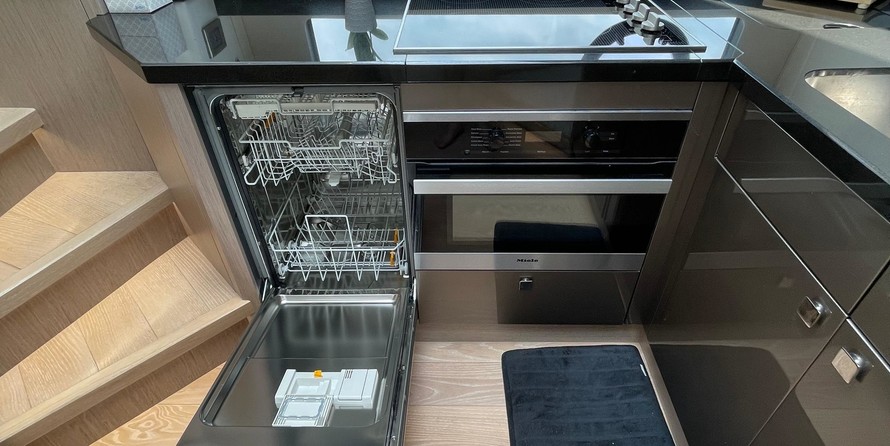 Sunseeker 74 Sport Yacht